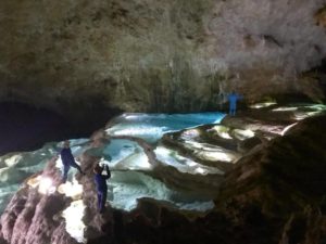 2018年初の銀水洞ツアー 水量豊富なリムストーンプール
