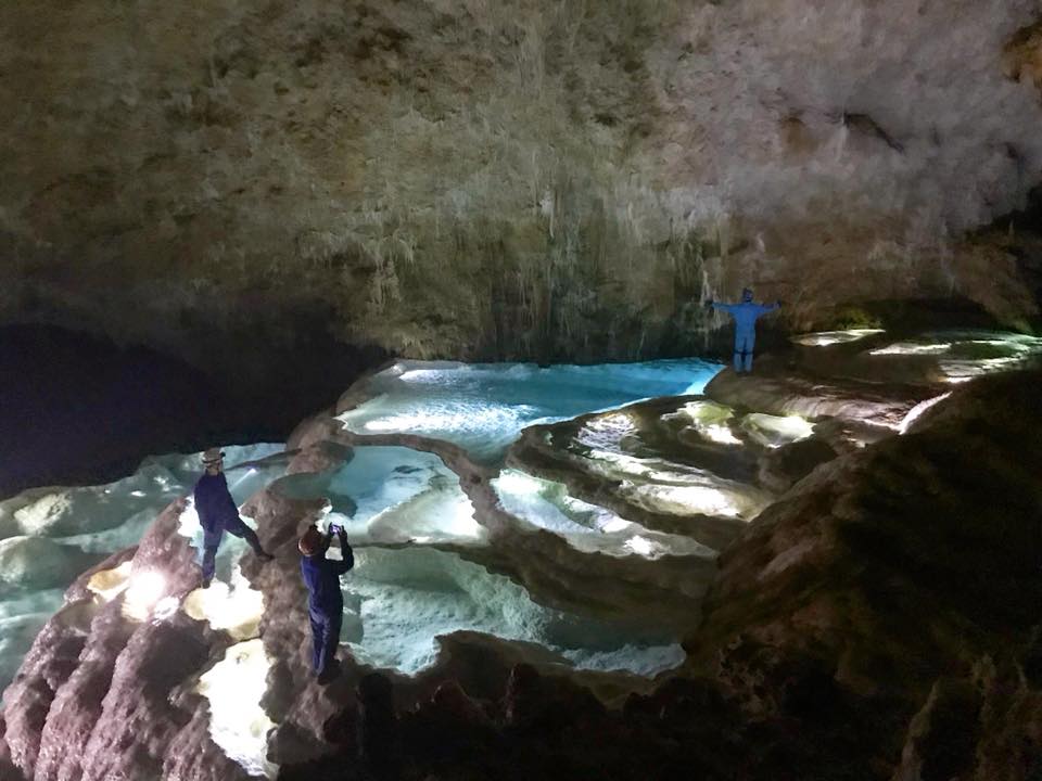 2018年初の銀水洞ツアー 水量豊富なリムストーンプール